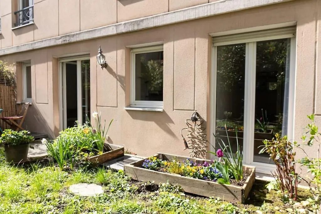 Superb House At Nation Apartment Paris